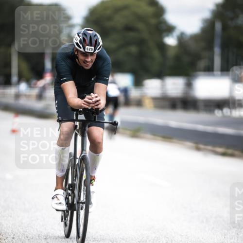 16.08.2026 - KN Förde Triathlon 2026 H.Heesch http://msf.ph/oto/9981816 16.08.2026 12:51:01 Radfahren 525, 556, 575, 588 meine-sportfotos.de