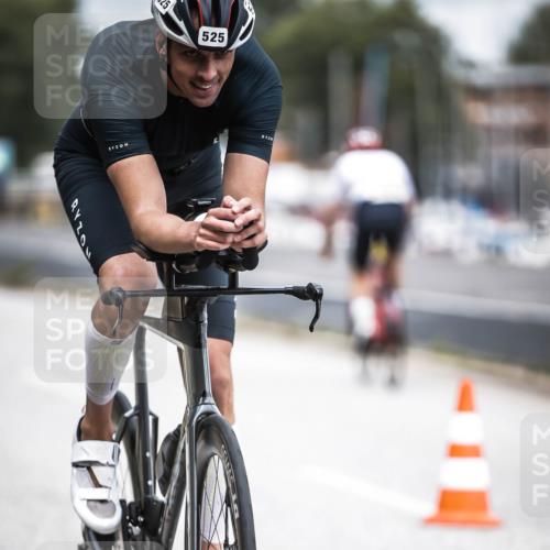 16.08.2026 - KN Förde Triathlon 2026 H.Heesch http://msf.ph/oto/9981826 16.08.2026 12:51:01 Radfahren 525, 556, 575, 588 meine-sportfotos.de