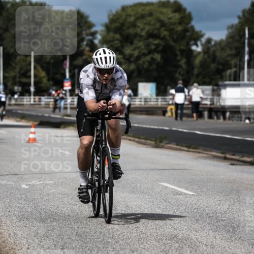 16.08.2026 - KN Förde Triathlon 2026 H.Heesch http://msf.ph/oto/9982029 16.08.2026 12:52:50 Radfahren 504, 546, 562, 580, 705, 710 meine-sportfotos.de