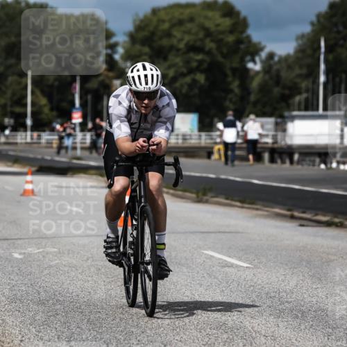16.08.2026 - KN Förde Triathlon 2026 H.Heesch http://msf.ph/oto/9982031 16.08.2026 12:52:50 Radfahren 504, 546, 562, 580, 705, 710 meine-sportfotos.de