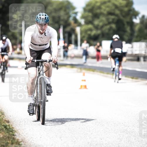 16.08.2026 - KN Förde Triathlon 2026 H.Heesch http://msf.ph/oto/9982044 16.08.2026 12:52:56 Radfahren 538, 548, 562, 580, 705 meine-sportfotos.de