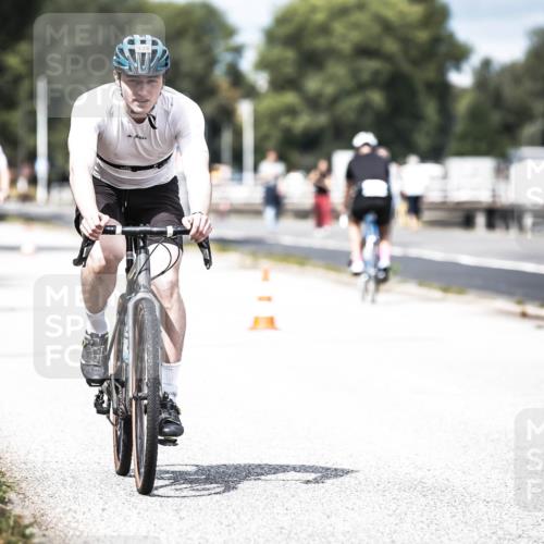 16.08.2026 - KN Förde Triathlon 2026 H.Heesch http://msf.ph/oto/9982048 16.08.2026 12:52:56 Radfahren 538, 548, 562, 580, 705 meine-sportfotos.de