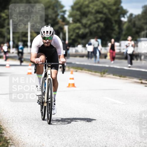 16.08.2026 - KN Förde Triathlon 2026 H.Heesch http://msf.ph/oto/9982084 16.08.2026 12:53:06 Radfahren 502, 535, 559, 587, 701, 733 meine-sportfotos.de