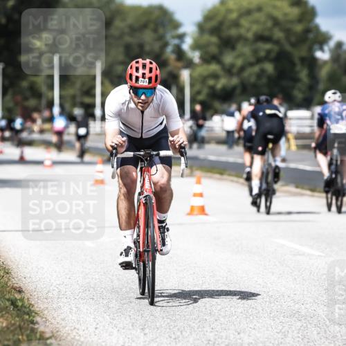 16.08.2026 - KN Förde Triathlon 2026 H.Heesch http://msf.ph/oto/9982103 16.08.2026 12:53:10 Radfahren 561, 701 meine-sportfotos.de