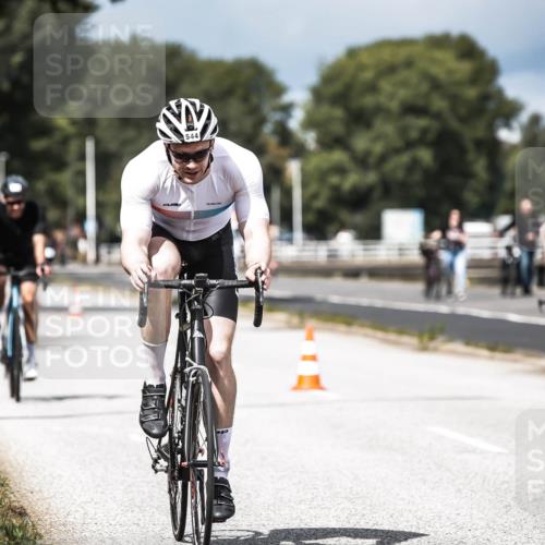 16.08.2026 - KN Förde Triathlon 2026 H.Heesch http://msf.ph/oto/9982167 16.08.2026 12:53:34 Radfahren 544, 575 meine-sportfotos.de