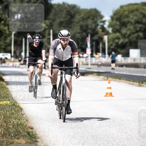 16.08.2026 - KN Förde Triathlon 2026 H.Heesch http://msf.ph/oto/9982269 16.08.2026 12:54:15 Radfahren 550, 703 meine-sportfotos.de