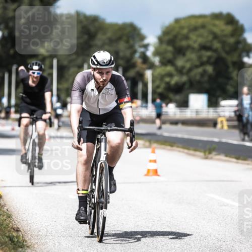 16.08.2026 - KN Förde Triathlon 2026 H.Heesch http://msf.ph/oto/9982276 16.08.2026 12:54:15 Radfahren 550, 703 meine-sportfotos.de