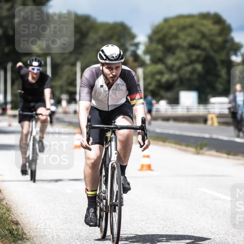 16.08.2026 - KN Förde Triathlon 2026 H.Heesch http://msf.ph/oto/9982279 16.08.2026 12:54:15 Radfahren 550, 703 meine-sportfotos.de