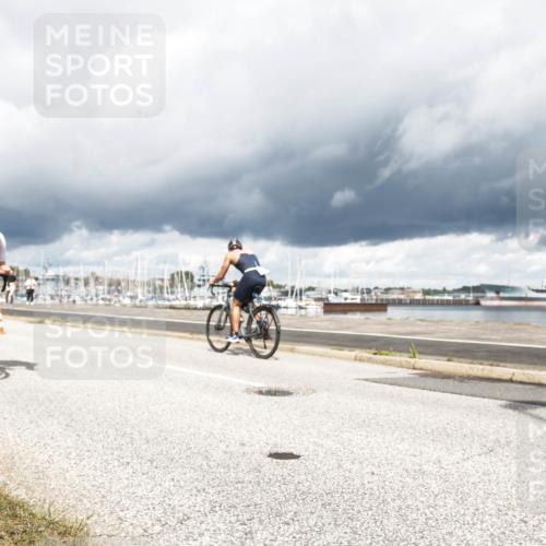 16.08.2026 - KN Förde Triathlon 2026 H.Heesch http://msf.ph/oto/9982749 16.08.2026 12:53:07 Radfahren 535, 559, 587, 701, 733 meine-sportfotos.de