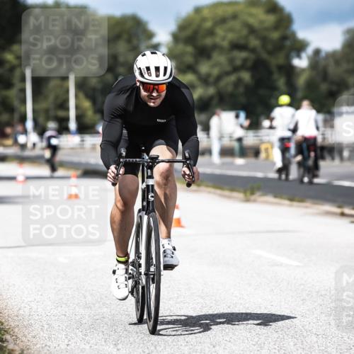 16.08.2026 - KN Förde Triathlon 2026 H.Heesch http://msf.ph/oto/9983610 16.08.2026 12:55:06 Radfahren 196, 523, 555, 586, 733 meine-sportfotos.de