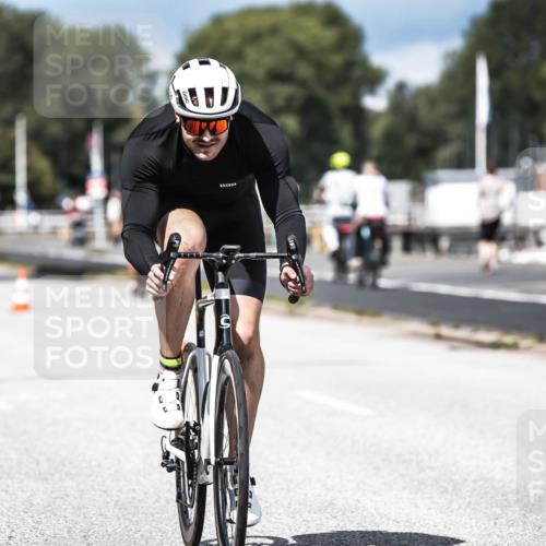 16.08.2026 - KN Förde Triathlon 2026 H.Heesch http://msf.ph/oto/9983615 16.08.2026 12:55:06 Radfahren 196, 523, 555, 586, 733 meine-sportfotos.de