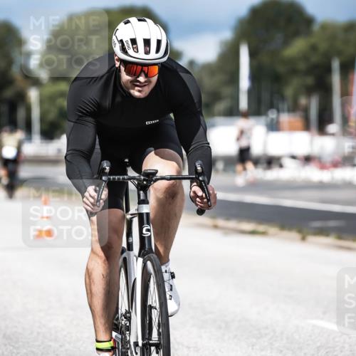 16.08.2026 - KN Förde Triathlon 2026 H.Heesch http://msf.ph/oto/9983620 16.08.2026 12:55:06 Radfahren 196, 523, 555, 586, 733 meine-sportfotos.de