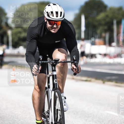 16.08.2026 - KN Förde Triathlon 2026 H.Heesch http://msf.ph/oto/9983621 16.08.2026 12:55:06 Radfahren 196, 523, 555, 586, 733 meine-sportfotos.de