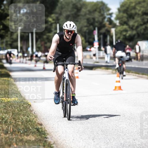 16.08.2026 - KN Förde Triathlon 2026 H.Heesch http://msf.ph/oto/9983765 16.08.2026 12:55:35 Radfahren 526, 535 meine-sportfotos.de