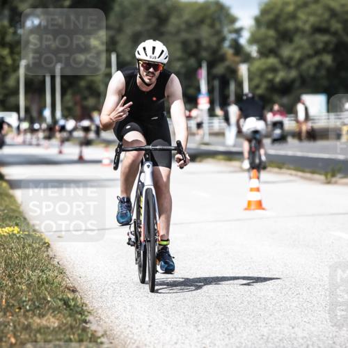 16.08.2026 - KN Förde Triathlon 2026 H.Heesch http://msf.ph/oto/9983768 16.08.2026 12:55:35 Radfahren 526, 535 meine-sportfotos.de