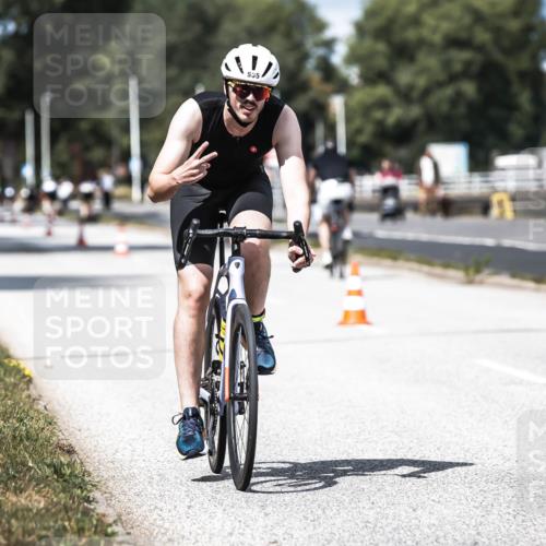 16.08.2026 - KN Förde Triathlon 2026 H.Heesch http://msf.ph/oto/9983773 16.08.2026 12:55:35 Radfahren 526, 535 meine-sportfotos.de