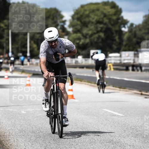 16.08.2026 - KN Förde Triathlon 2026 H.Heesch http://msf.ph/oto/9984231 16.08.2026 12:57:55 Radfahren 510, 525, 542, 589, 602 meine-sportfotos.de