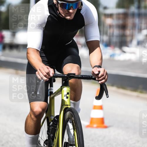 16.08.2026 - KN Förde Triathlon 2026 H.Heesch http://msf.ph/oto/9984625 16.08.2026 12:59:28 Radfahren 519, 541, 710 meine-sportfotos.de