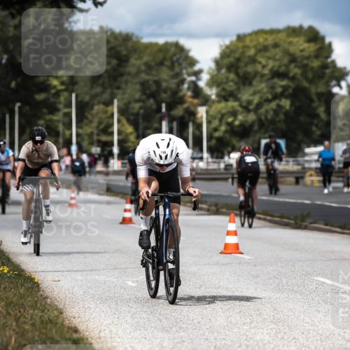 16.08.2026 - KN Förde Triathlon 2026 H.Heesch http://msf.ph/oto/9984927 16.08.2026 13:01:54 Radfahren 532, 598, 719, 730, 738 meine-sportfotos.de