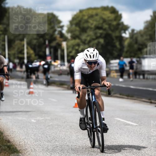 16.08.2026 - KN Förde Triathlon 2026 H.Heesch http://msf.ph/oto/9984936 16.08.2026 13:01:55 Radfahren 532, 719, 730, 738 meine-sportfotos.de