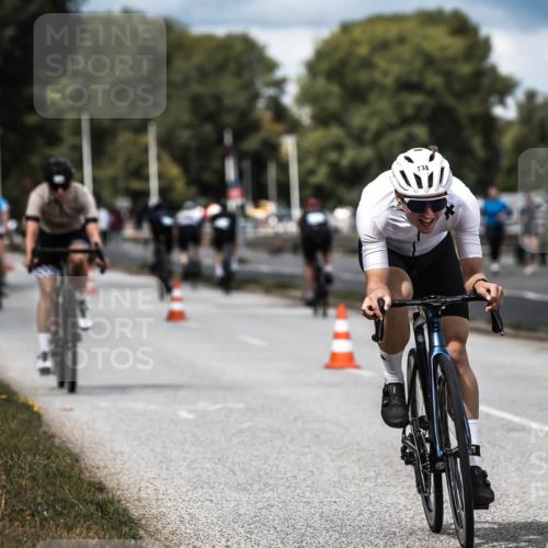 16.08.2026 - KN Förde Triathlon 2026 H.Heesch http://msf.ph/oto/9984938 16.08.2026 13:01:55 Radfahren 532, 719, 730, 738 meine-sportfotos.de