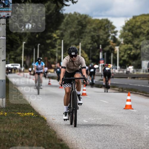 16.08.2026 - KN Förde Triathlon 2026 H.Heesch http://msf.ph/oto/9984939 16.08.2026 13:01:55 Radfahren 532, 719, 730, 738 meine-sportfotos.de