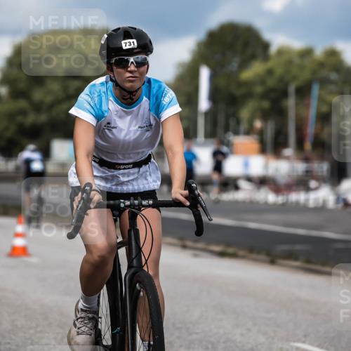 16.08.2026 - KN Förde Triathlon 2026 H.Heesch http://msf.ph/oto/9984985 16.08.2026 13:02:01 Radfahren 717, 731 meine-sportfotos.de