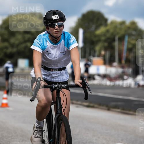 16.08.2026 - KN Förde Triathlon 2026 H.Heesch http://msf.ph/oto/9984986 16.08.2026 13:02:01 Radfahren 717, 731 meine-sportfotos.de