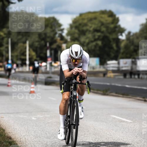 16.08.2026 - KN Förde Triathlon 2026 H.Heesch http://msf.ph/oto/9985012 16.08.2026 13:02:20 Radfahren 553, 555, 558, 559, 732, 742 meine-sportfotos.de