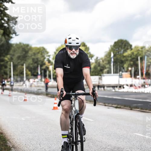 16.08.2026 - KN Förde Triathlon 2026 H.Heesch http://msf.ph/oto/9985159 16.08.2026 13:03:13 Radfahren 556, 706, 747 meine-sportfotos.de