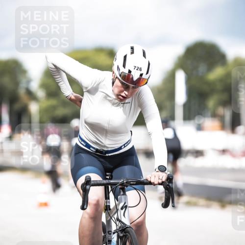 16.08.2026 - KN Förde Triathlon 2026 H.Heesch http://msf.ph/oto/9985276 16.08.2026 13:03:51 Radfahren 561, 580, 726 meine-sportfotos.de