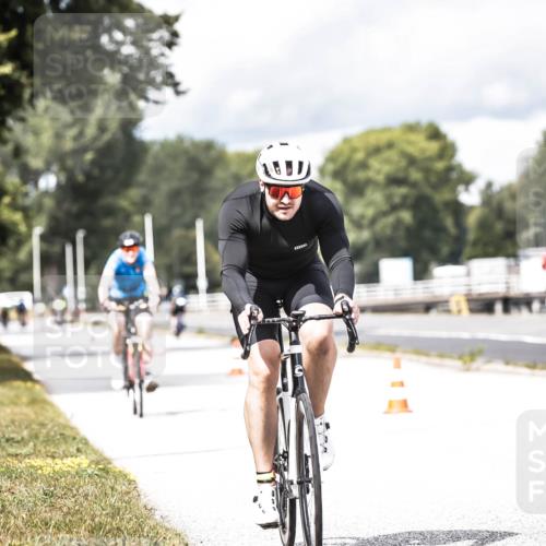 16.08.2026 - KN Förde Triathlon 2026 H.Heesch http://msf.ph/oto/9985415 16.08.2026 13:04:45 Radfahren 555, 705, 717 meine-sportfotos.de