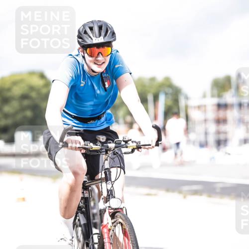 16.08.2026 - KN Förde Triathlon 2026 H.Heesch http://msf.ph/oto/9985440 16.08.2026 13:04:48 Radfahren 555, 705, 717 meine-sportfotos.de