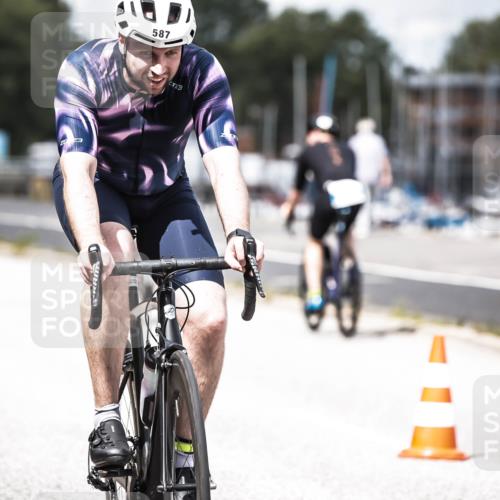 16.08.2026 - KN Förde Triathlon 2026 H.Heesch http://msf.ph/oto/9985500 16.08.2026 13:05:23 Radfahren 511, 579, 587 meine-sportfotos.de
