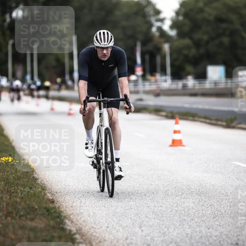 16.08.2026 - KN Förde Triathlon 2026 H.Heesch http://msf.ph/oto/9985844 16.08.2026 13:07:19 Radfahren 724, 740 meine-sportfotos.de