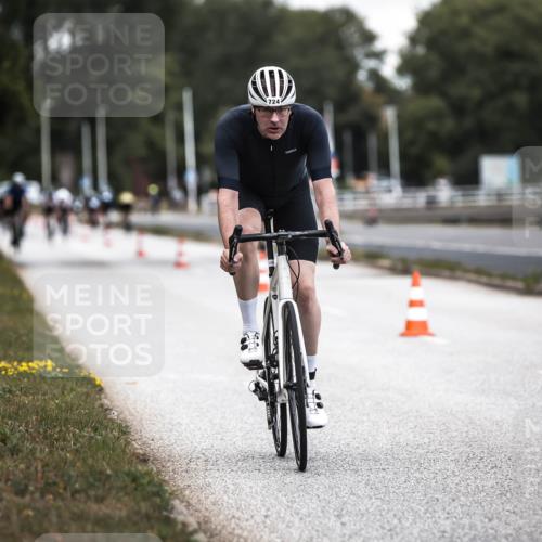 16.08.2026 - KN Förde Triathlon 2026 H.Heesch http://msf.ph/oto/9985847 16.08.2026 13:07:19 Radfahren 724, 740 meine-sportfotos.de