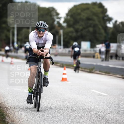 16.08.2026 - KN Förde Triathlon 2026 H.Heesch http://msf.ph/oto/9986005 16.08.2026 13:08:00 Radfahren 566, 738 meine-sportfotos.de