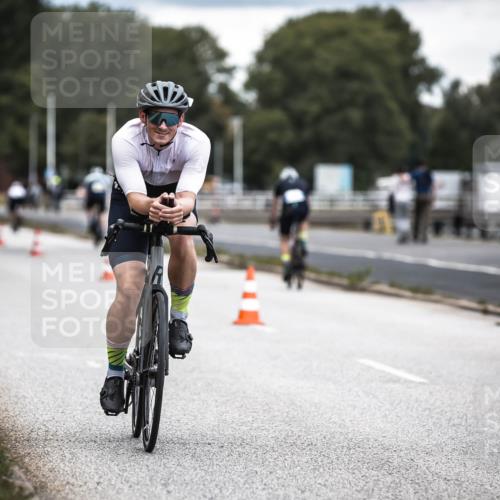 16.08.2026 - KN Förde Triathlon 2026 H.Heesch http://msf.ph/oto/9986006 16.08.2026 13:08:00 Radfahren 566, 738 meine-sportfotos.de