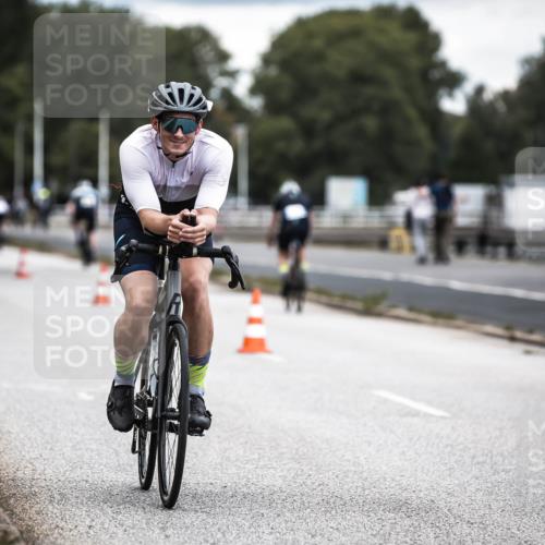 16.08.2026 - KN Förde Triathlon 2026 H.Heesch http://msf.ph/oto/9986008 16.08.2026 13:08:00 Radfahren 566, 738 meine-sportfotos.de