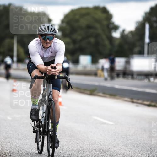 16.08.2026 - KN Förde Triathlon 2026 H.Heesch http://msf.ph/oto/9986012 16.08.2026 13:08:01 Radfahren 566, 579, 738 meine-sportfotos.de