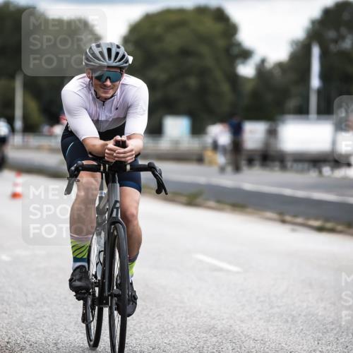 16.08.2026 - KN Förde Triathlon 2026 H.Heesch http://msf.ph/oto/9986014 16.08.2026 13:08:01 Radfahren 566, 579, 738 meine-sportfotos.de