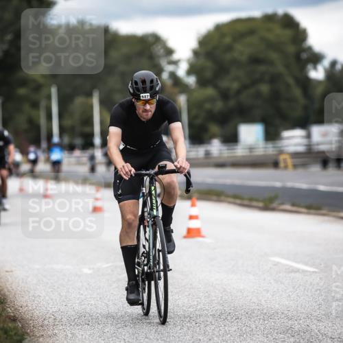 16.08.2026 - KN Förde Triathlon 2026 H.Heesch http://msf.ph/oto/9986120 16.08.2026 13:08:44 Radfahren 527, 576, 586, 598 meine-sportfotos.de