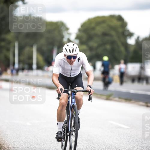 16.08.2026 - KN Förde Triathlon 2026 H.Heesch http://msf.ph/oto/9986336 16.08.2026 13:09:59 Radfahren 524, 701, 738 meine-sportfotos.de