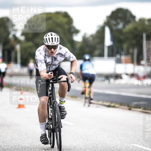 16.08.2026 - KN Förde Triathlon 2026 H.Heesch http://msf.ph/oto/9986418 16.08.2026 13:10:16 Radfahren 592, 710, 732 meine-sportfotos.de