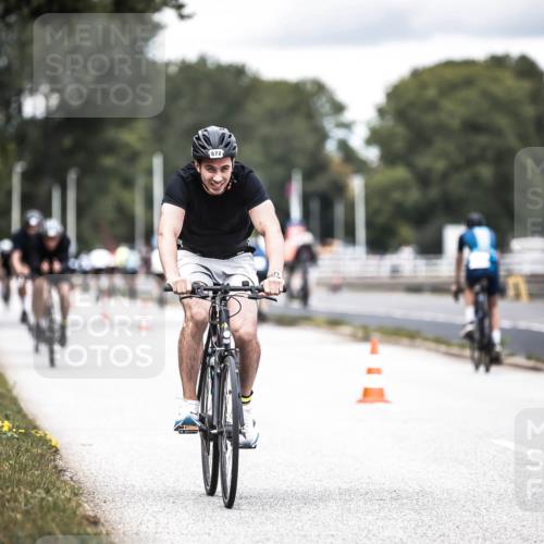 16.08.2026 - KN Förde Triathlon 2026 H.Heesch http://msf.ph/oto/9986601 16.08.2026 13:11:20 Radfahren 572, 716 meine-sportfotos.de