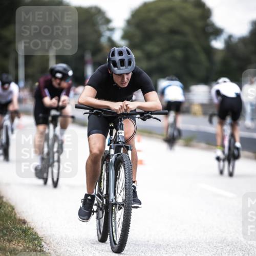 16.08.2026 - KN Förde Triathlon 2026 H.Heesch http://msf.ph/oto/9988054 16.08.2026 13:12:58 Radfahren 549, 556, 588, 601, 606, 733, 734 meine-sportfotos.de