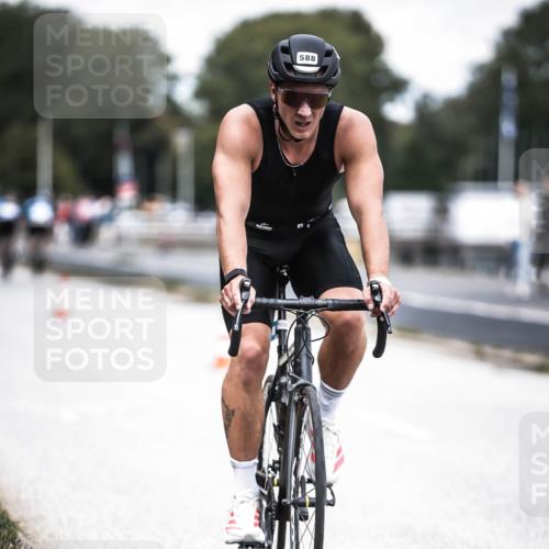 16.08.2026 - KN Förde Triathlon 2026 H.Heesch http://msf.ph/oto/9988098 16.08.2026 13:13:03 Radfahren 549, 556, 588, 606, 734 meine-sportfotos.de
