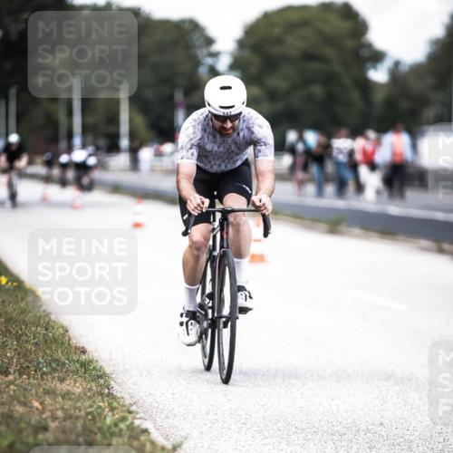 16.08.2026 - KN Förde Triathlon 2026 H.Heesch http://msf.ph/oto/9988277 16.08.2026 13:14:09 Radfahren 509, 545 meine-sportfotos.de
