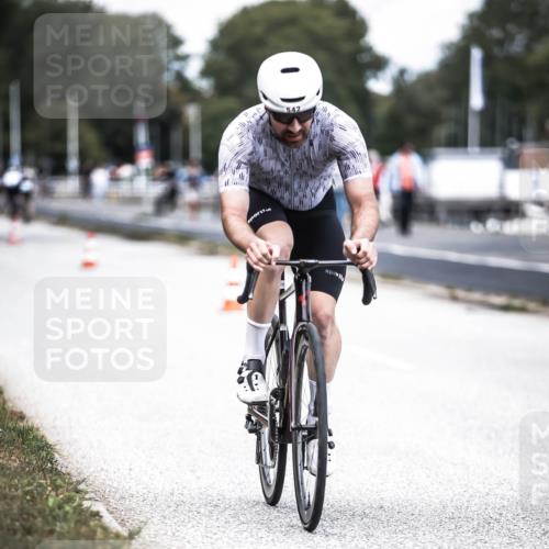16.08.2026 - KN Förde Triathlon 2026 H.Heesch http://msf.ph/oto/9988283 16.08.2026 13:14:09 Radfahren 509, 545 meine-sportfotos.de