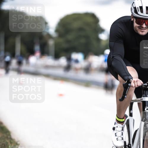 16.08.2026 - KN Förde Triathlon 2026 H.Heesch http://msf.ph/oto/9988373 16.08.2026 13:14:25 Radfahren 546, 555, 561, 568, 610, 705, 740 meine-sportfotos.de